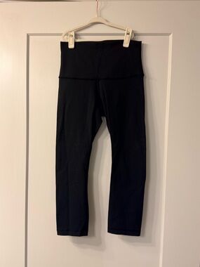 Black Lululemon cropped leggings
